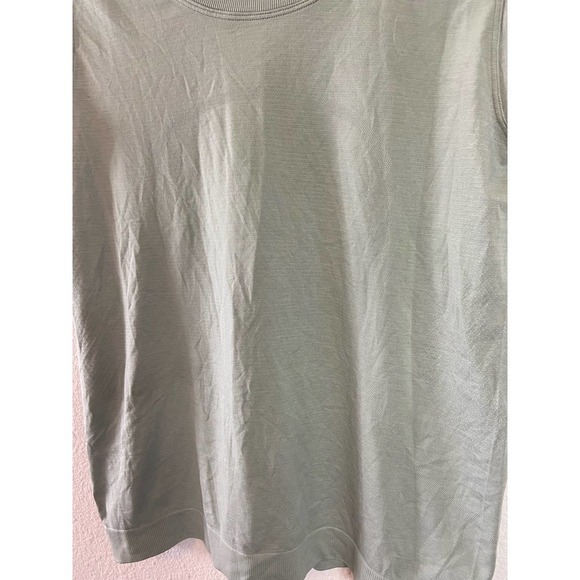 lululemon scuba light green t shirt - Picture 2 of 6